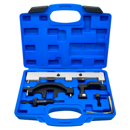 Este Kit Profesional de Sincronización y Puesta a Tiempo para Motores BMW 1.6L N40, N45 y N45T (OEM 117260 / 119340 / 119341 / 117250 / 117251 / 117252 / 117253 / 119190) de CARTOOLS MX reúne la placa de fijación de árboles de levas, las herramientas para alinear las ruedas del VANOS, el tensor rígido provisional y el pasador de cigüeñal para fijar el motor en Punto Muerto Superior (PMS) con precisión de nivel agencia.